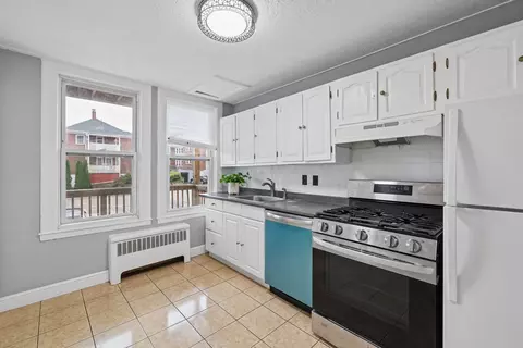 1726 Commonwealth Ave #4, Brighton, MA 02135