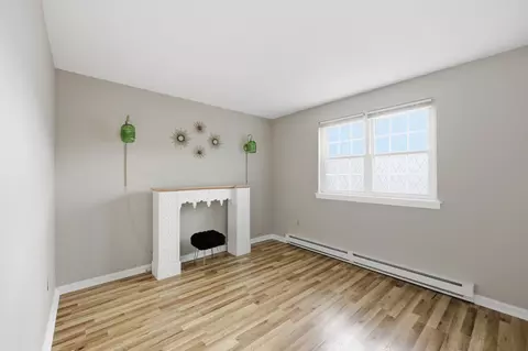 Living - 5 Maple Crest Cir #E, Holyoke, MA 01040 photo 1 of 3