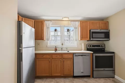 Kitchen - 5 Maple Crest Cir #E, Holyoke, MA 01040 photo 3 of 4
