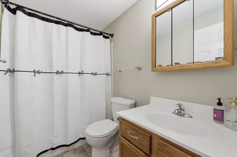 Bath - 5 Maple Crest Cir #E, Holyoke, MA 01040 photo 1 of 2