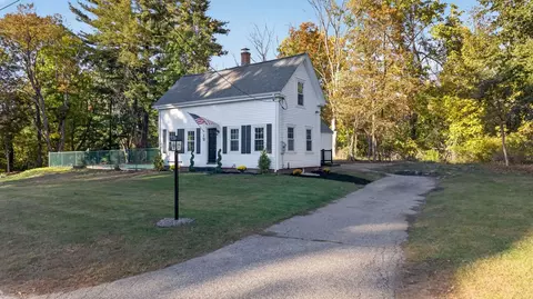 19 Dwinnell St, Groveland, MA 01834