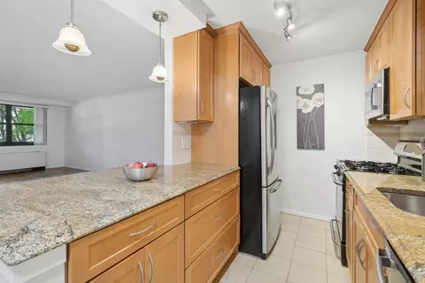 9 Hawthorne Pl #2J, Boston, MA 02114