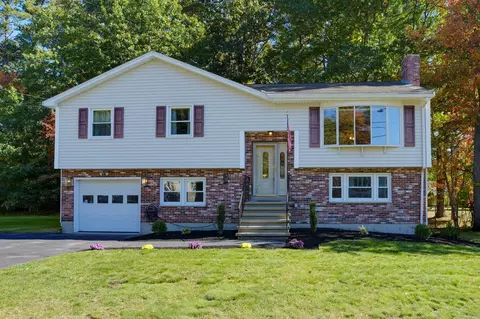 4 Goodwin Dr, Burlington, MA 01803