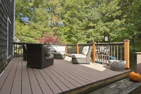 Exterior - 252 Leavitt St, Hingham, MA 02043 photo 4 of 6