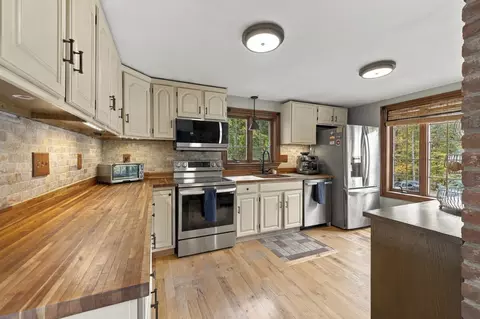 Kitchen - 252 Leavitt St, Hingham, MA 02043 photo 1 of 3