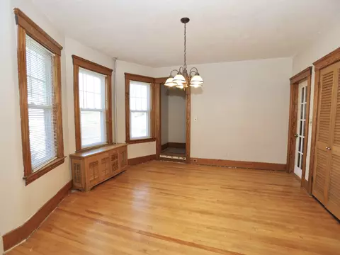 Living - 46 Barrett Ave, Worcester, MA 01605 photo 2 of 3