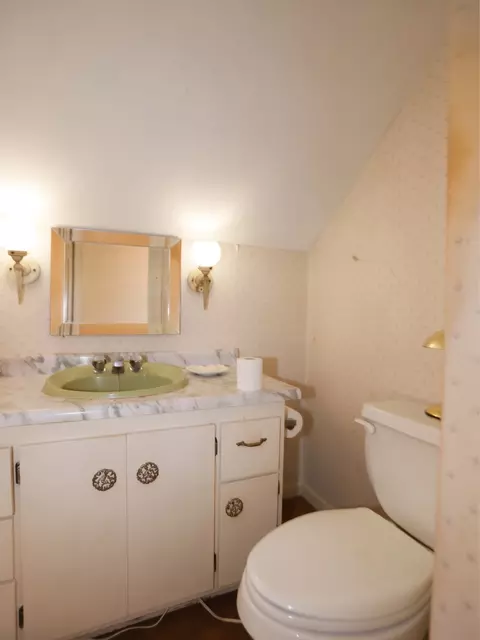 Bath - 46 Barrett Ave, Worcester, MA 01605 photo 2 of 2
