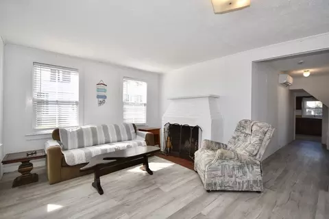 Living - 51 South Blvd, Wareham, MA 02571 photo 1 of 5