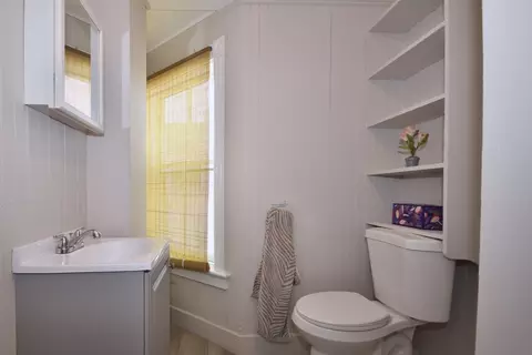 Bath - 51 South Blvd, Wareham, MA 02571 photo 2 of 3