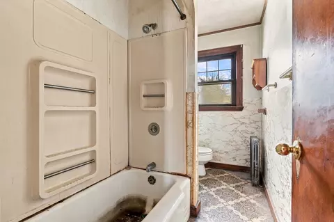 Bath - 149 Lake St, Webster, MA 01570 photo 1 of 2
