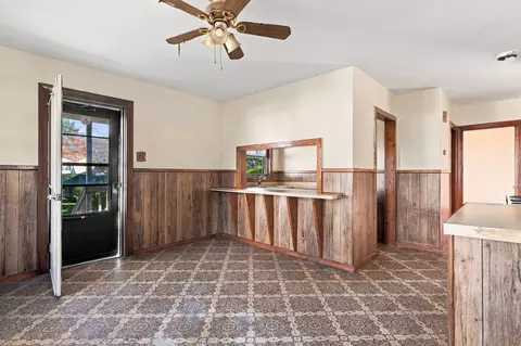 Entry Way - 149 Lake St, Webster, MA 01570 photo 1 of 5
