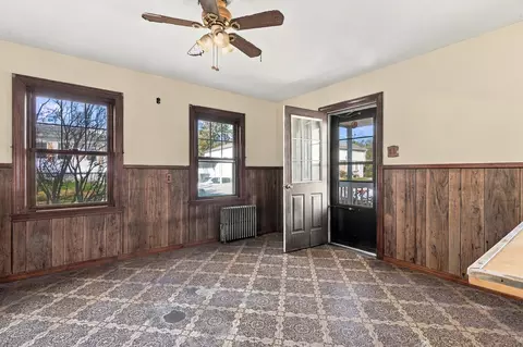 Entry Way - 149 Lake St, Webster, MA 01570 photo 2 of 5