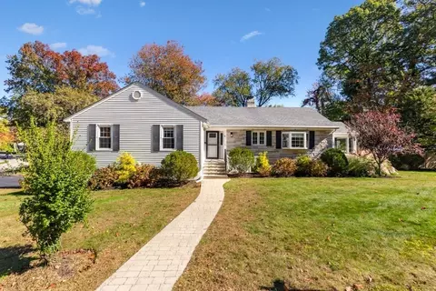 19 Longbow Rd, Lynnfield, MA 01940