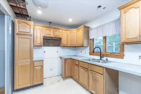 Kitchen - 20 Wright St, North Reading, MA 01864 photo 2 of 3