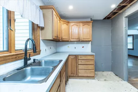 Kitchen - 20 Wright St, North Reading, MA 01864 photo 3 of 3