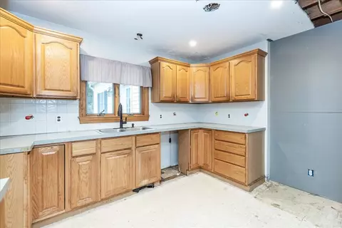 Kitchen - 20 Wright St, North Reading, MA 01864 photo 1 of 3