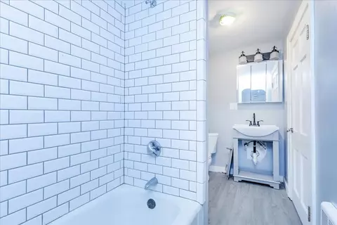 Bath - 20 Wright St, North Reading, MA 01864 photo 2 of 2
