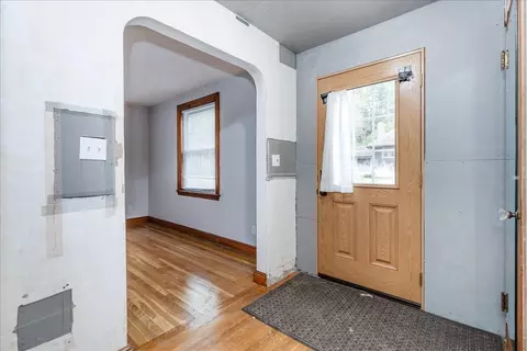 Entry Way - 20 Wright St, North Reading, MA 01864 photo 1 of 2
