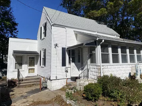 31 Water St, Quincy, MA 02169
