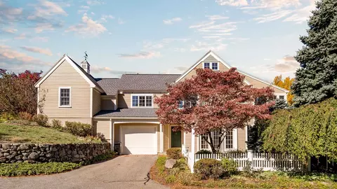 46 Great Hill Dr #46, Topsfield, MA 01983