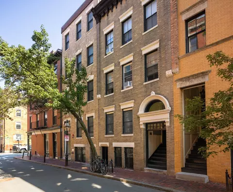 100 Myrtle St, Boston, MA 02114