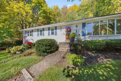 43 Old Brook Rd, Shrewsbury, MA 01545
