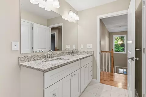 Entry Way - 167 Dorset St, Springfield, MA 01108 photo 3 of 3
