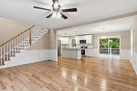 Living - 167 Dorset St, Springfield, MA 01108 photo 4 of 6