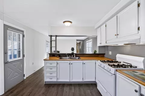 Kitchen - 47 Clems Way, Acushnet, MA 02743 photo 4 of 4