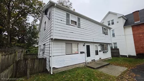 64 Howes, Springfield, MA 01118 photo 6