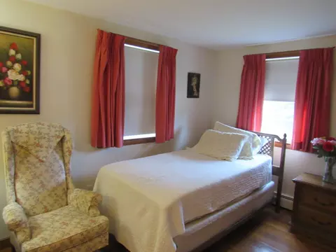 Bedroom - 14 Pinegrove Rd, Hingham, MA 02043 photo 3 of 3