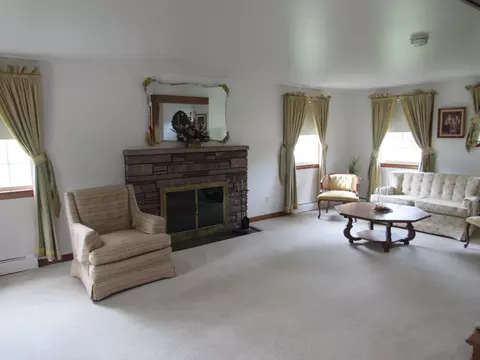 Living - 14 Pinegrove Rd, Hingham, MA 02043 photo 2 of 3