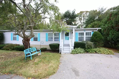 18 B Leisurewoods Dr, Rockland, MA 02370