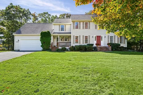 2 Claridge Rd, Seekonk, MA 02771