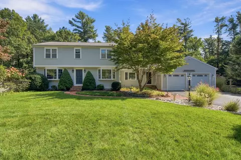 5 Wildflower Path, Duxbury, MA 02332
