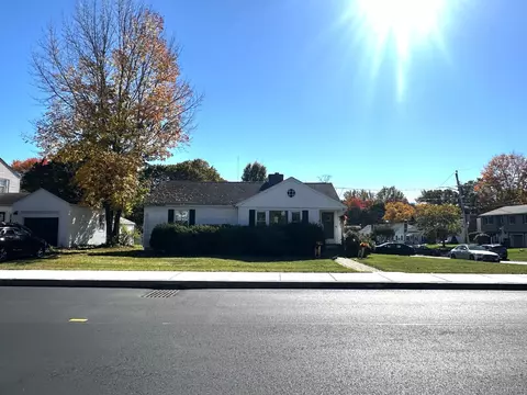 Exterior - 132 Maple St, Framingham, MA 01702 photo 2 of 15
