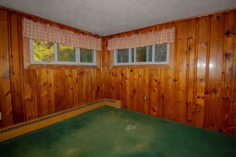 Bedroom - 92 Worcester Rd, Webster, MA 01570 photo 2 of 4