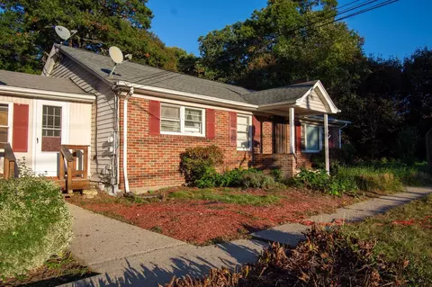 Exterior - 92 Worcester Rd, Webster, MA 01570 photo 2 of 8