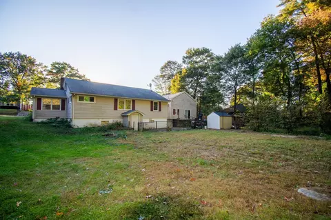 Exterior - 92 Worcester Rd, Webster, MA 01570 photo 5 of 8