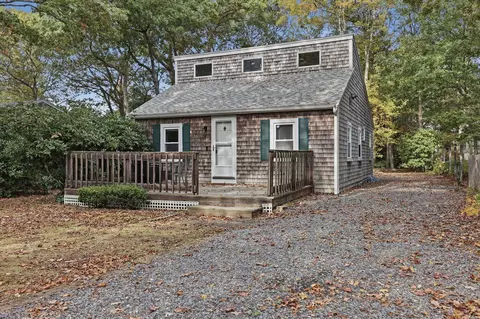 28 Avalon Dr, Falmouth, MA 02536