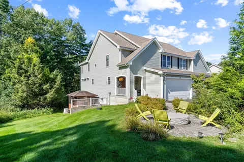10 Blossom Ln #10, Stratham, NH 03885