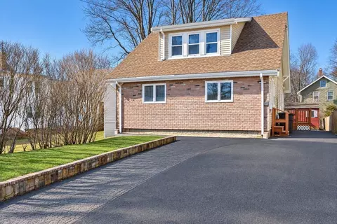88 Pearl St, Stoughton, MA 02072