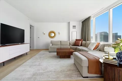 1 Franklin St #1404, Boston, MA 02110