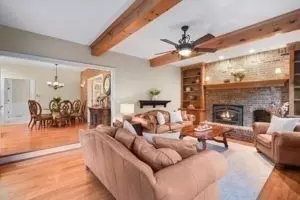 Living - 27 Sibley Rd, Sutton, MA 01590 photo 3 of 4