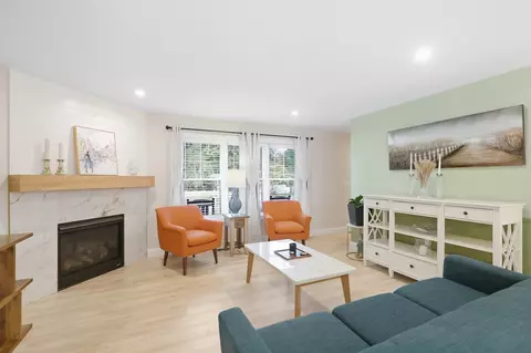 15 Autumn Cir #B, Plaistow, NH 03865