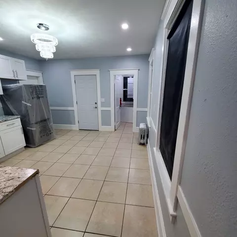 Entry Way - 24-26 Sachem St, Springfield, MA 01108 photo 4 of 5