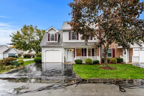 70 Fairway Dr #70, Tewksbury, MA 01876