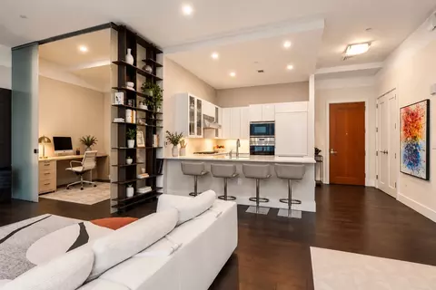 22 Liberty Dr #PH1H, Boston, MA 02210