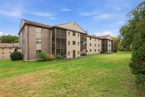 10 Village Ln #15, Tyngsborough, MA 01879