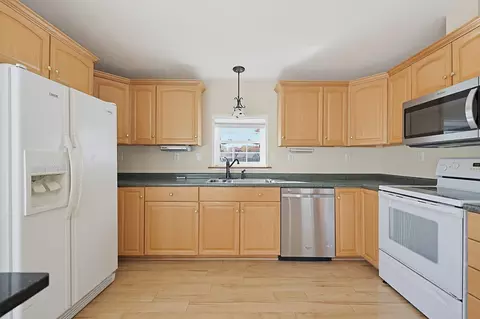Kitchen - 16 Robert Rd, Plainville, MA 02762 photo 2 of 5